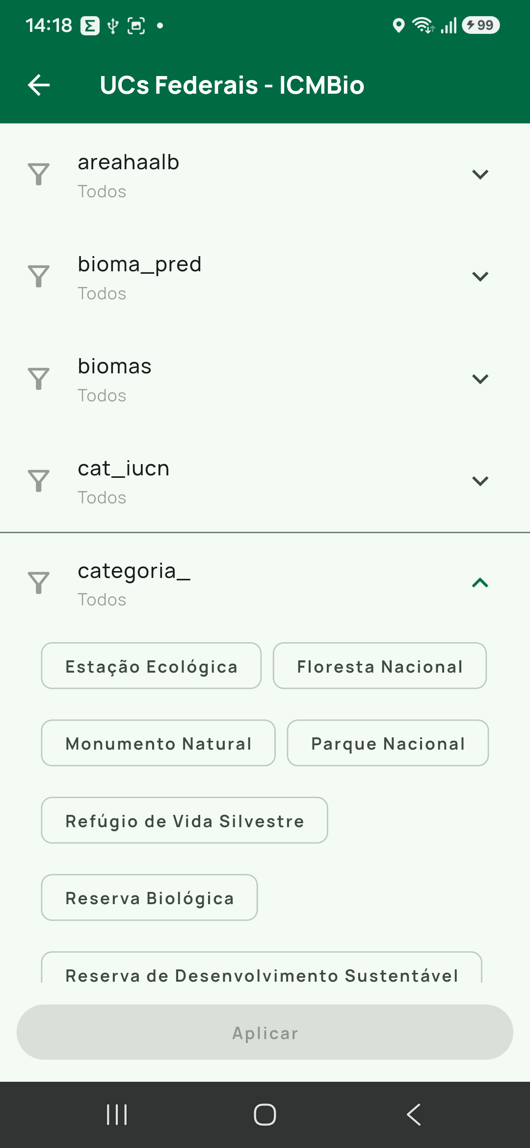 O atributo categoria_ aberto, com as etiquetas de valor reais da camada (Estação Ecológica, Floresta Nacional, Monumento Natural, Parque Nacional, Refúgio de Vida Silvestre, Reserv