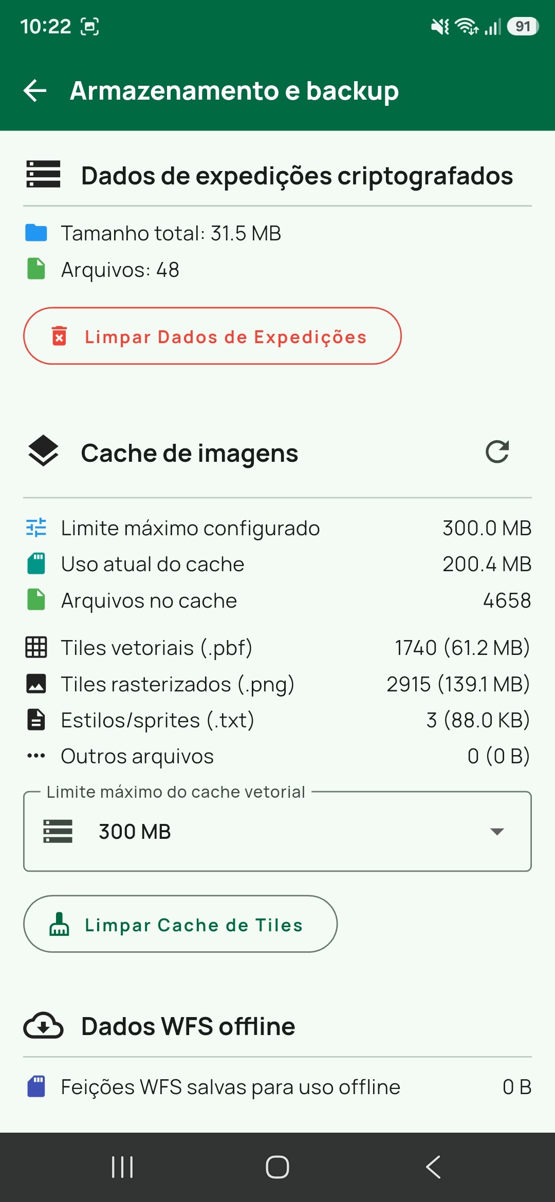 Tela Armazenamento e backup do Tairu Maps mostrando opções de backup manual e backup automático semanal