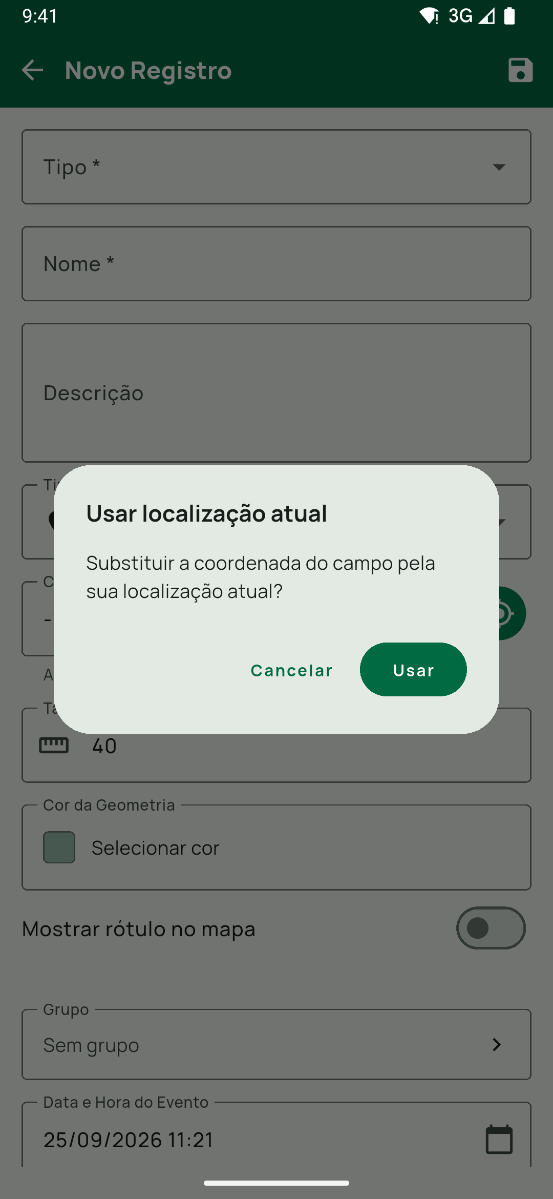 Diálogo Usar localização atual, com Substituir a coordenada do campo pela sua localização atual? e os botões Cancelar / Usar, sobre o formulário do registro.