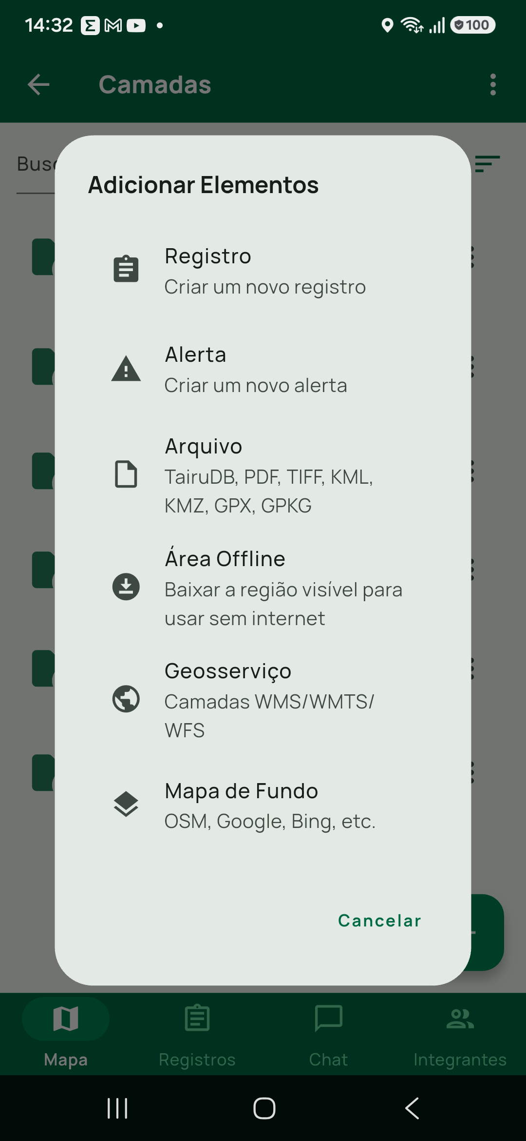 Modal Adicionar Elementos com as seis opções atuais: Registro, Alerta, Arquivo, Área Offline, Geosserviço e Mapa de Fundo. No navegador são cinco: Área Offline só existe no aplicat